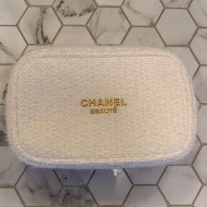 CHANEL Beauté Textured Cream Pouch